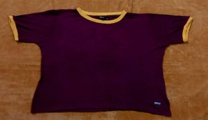 Maroon solid knitted regular top,