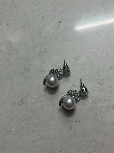 Stone With Pearl White Metal Earring