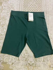H&M women’s Green Shorts (M)