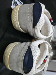 Metro White Casual Shoes