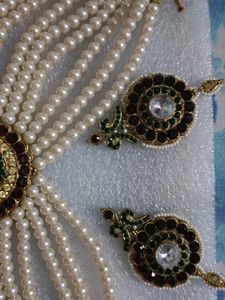 Set Of Pearl Choker And Earrings
