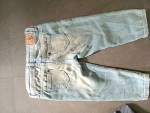 grey romber with faded blue three-fourth jeans 🫐✨