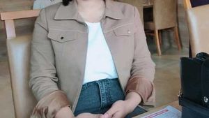 Cropped Tan Blazer