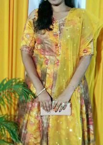 Yellow & Floral Embellished Salwar Suit