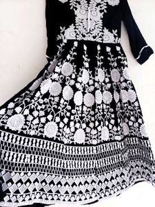 Beautiful Chickenkari Kurthi🖤
