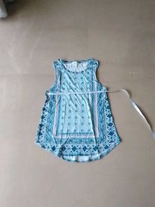 Sleevless Printed Top