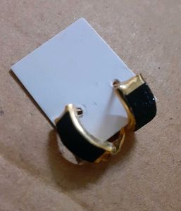 Pinteresty Style Black Glittery Stud