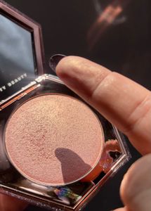 Fenty Beauty Diamond Bomb Highlighter:- Rose Rave