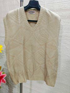 Sleevless Woolen Sweater