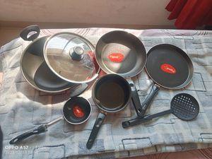 Brand New 7 Pieces Non Stick Cookware Set