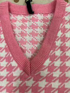 Women Pink &amp; White CheckedAcrylic Cr