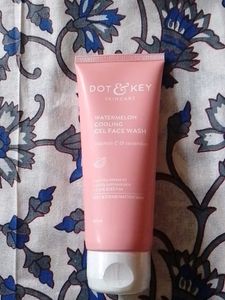 Dot &amp; Key Face Wash