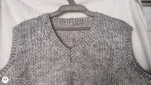 UNISEX VEST KNITTED SWEATER 🤍
