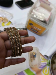 Off White Colour Bangle Set
