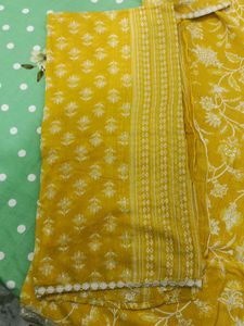 Yellow Floral pakistani Kurta Set