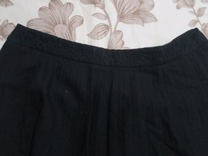 Knee Length Black Skirt😍