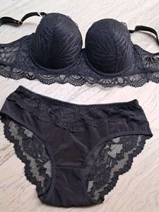 combo like new  bra n panty  comb