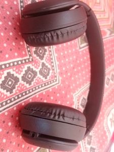 It&#39;s a P47 Wireless Headphones 🎧. You Can Adjust The Headphones According To Your Size.Charging Cable is Not Included In The Box.