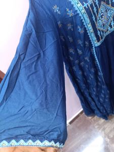 New Unused Xxl Avaasa Blue Embroidered Kurta