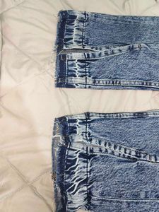 Classic High-Waisted Blue Denim Jeans for Effortle