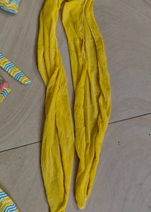 Girl&#39;s Yellow Printed Outfit