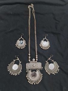 Silver Tone Necklace &amp; Earring Set