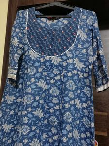 Blue Floral Print Kurti With Pant Combo