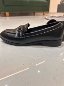 ZAIRA Black Women Loafer