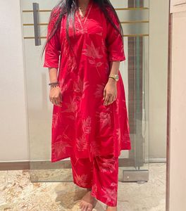 Elegant Red Floral Print Kurta Set