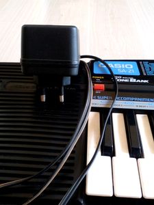 CASIO SA-21 PIANO KEYBOARD IN EXCELLENT CONDITION WITH ADAPTER Please Create Combo And Save On Delivery Fee Please Check My Closet🙂