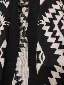 SALE 🛍️ SHRUG - BLACK &amp; WHITE 🧥