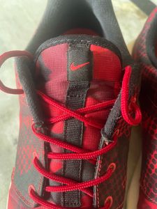 Nike Roshe One Print – Red/Black Camo Sneakers