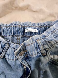 High-Waisted Mom-fit Jeans with free pink crop top