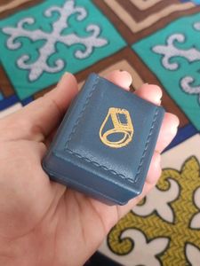 Elegant Flower Design Gold Ring box