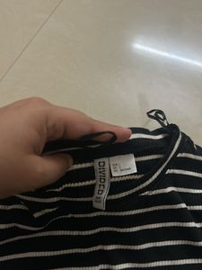 h&amp;m stretchy striped top(L)