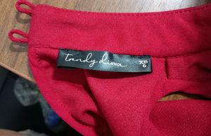 💃Stylish Maroon One-shouldered Gown With Beadwork On The Neck