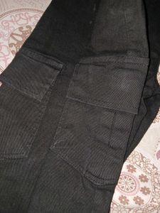 BLACK CARGO PANTS