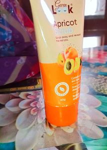 Gwen Look Apricot Scrub