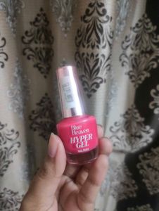 Swiss Beauty Highlighter With branded Nail Polish