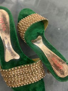 Elegant Green Velvet Slippers - Size 9/39