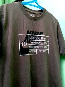 Nike T-shirt (XL)+1 T-shirt Free