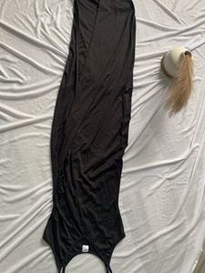 Side Slit 🤍 Bodycon Dress !