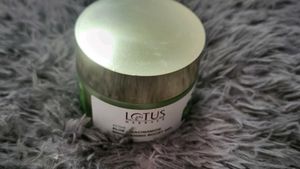 LOTUS HERBALS Active Aloe + Niacinamide