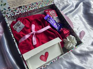 CUSTOMISED GIFT HAMPER