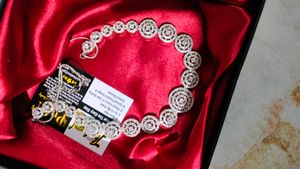 Elegant Ad Jwellery Se..!!