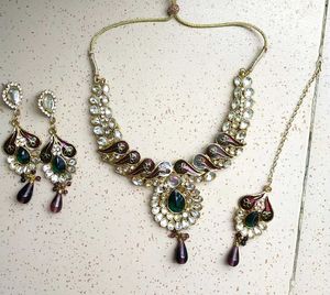 Elegant Indian Jewelry Set With Earrings, Tika
