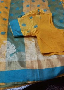 Gorgeous Saree With Designer Blouse 👌