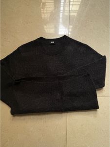 Uniqlo Black Crewneck Sweater