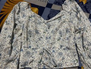 WHITE BLUE FLORAL TOP