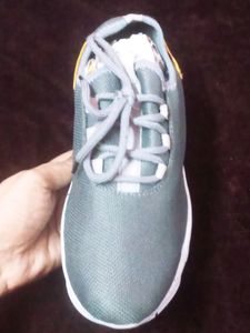 NEW NO USED SPORTS SHOES FOR MAN.